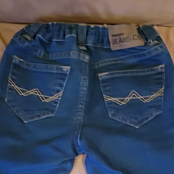 Wrangler Jeans size 2T with button adjustable elastic. - Picture 4 of 4